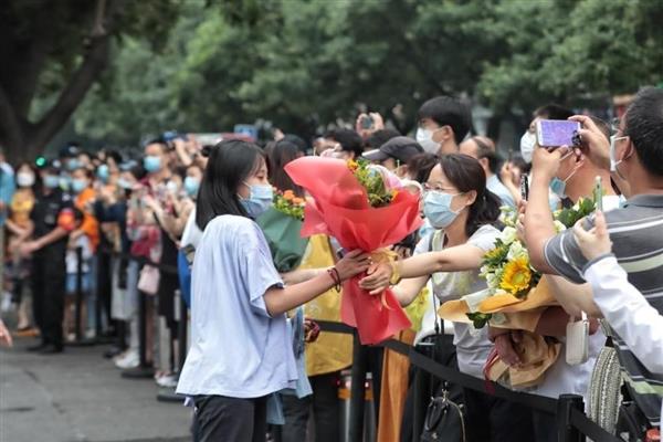 2020年高考成绩陆续“放榜”，广东上海等16地分数线已公布